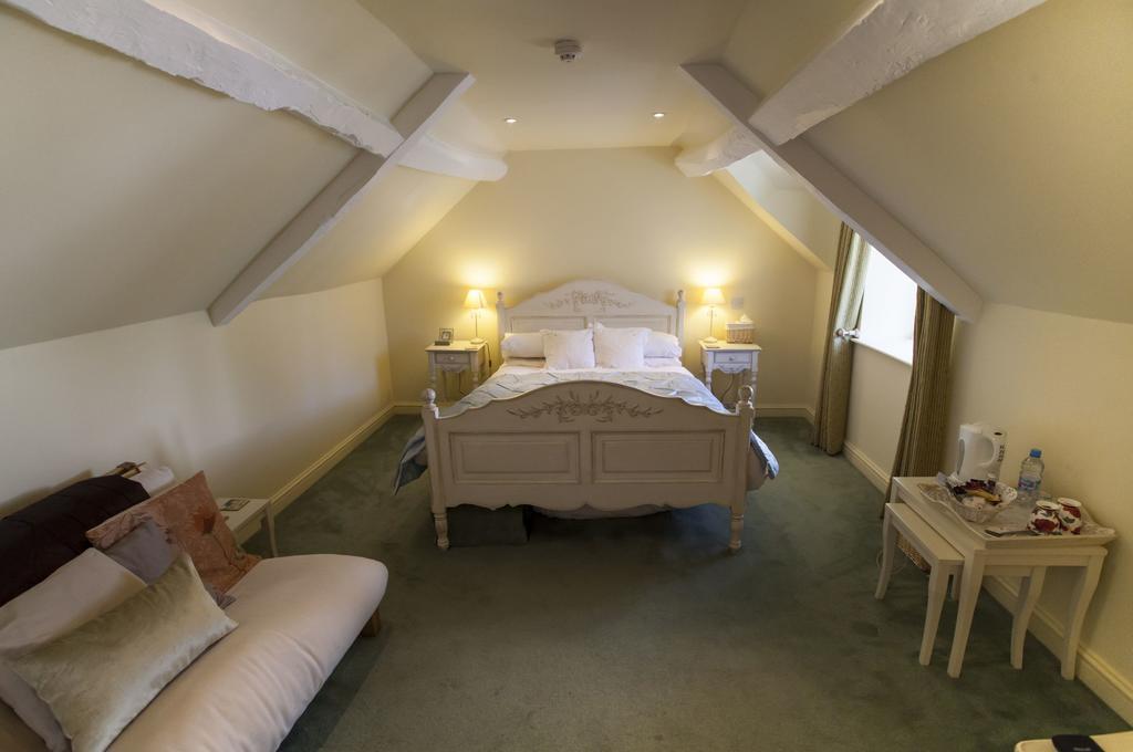 The Talbot Inn Cirencester Extérieur photo