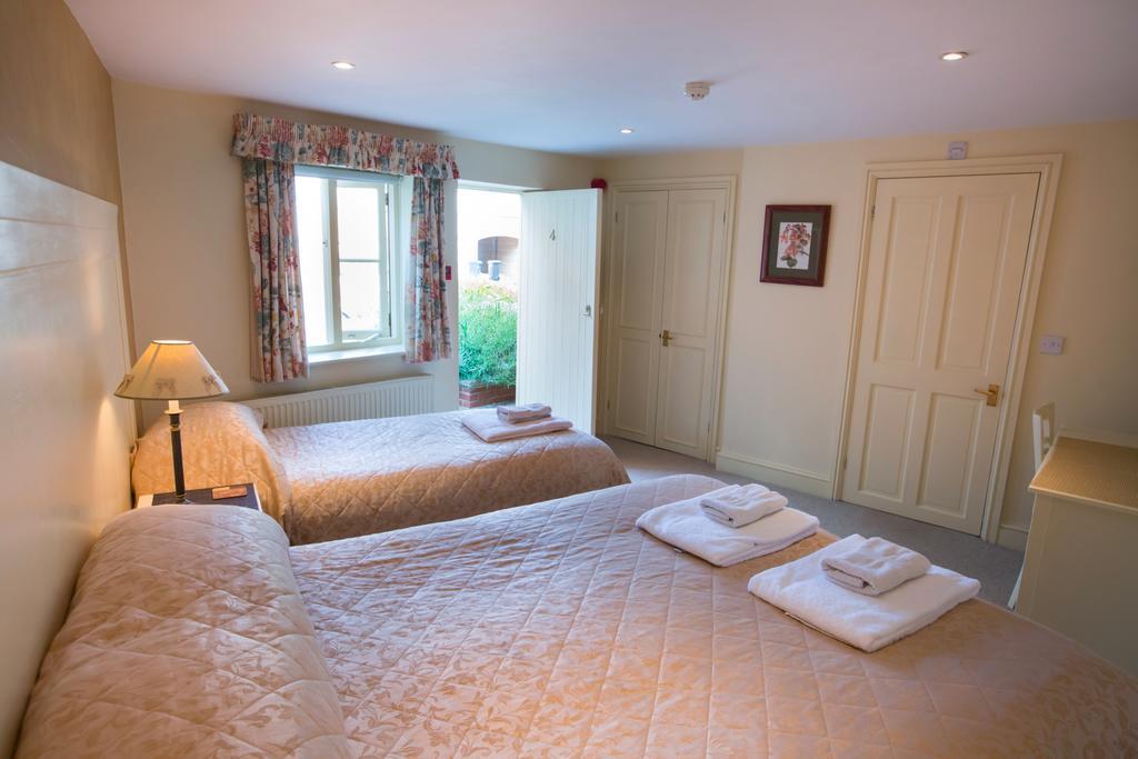 The Talbot Inn Cirencester Extérieur photo