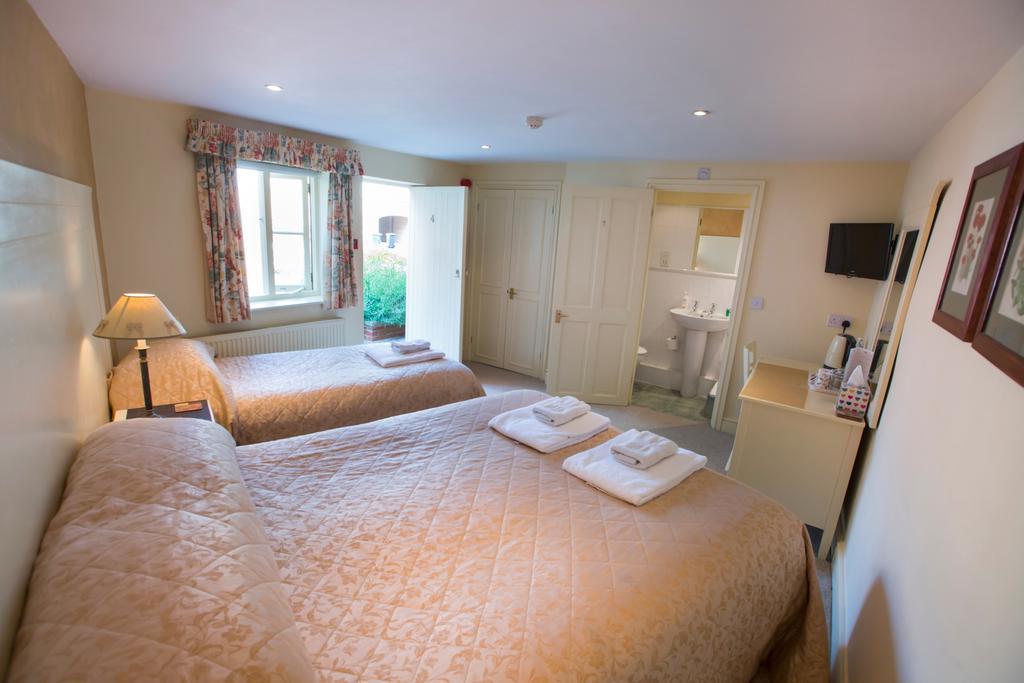 The Talbot Inn Cirencester Extérieur photo