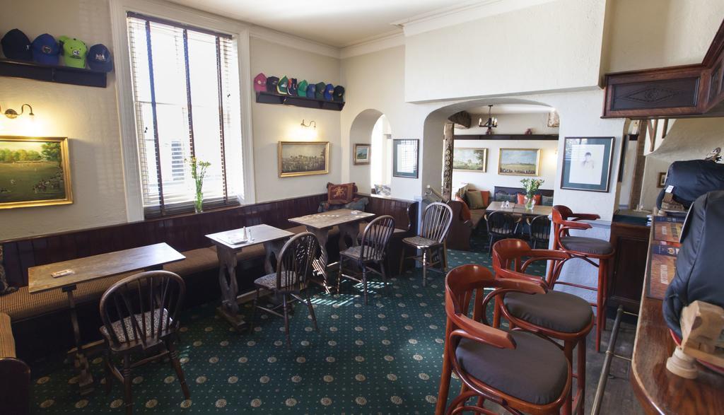 The Talbot Inn Cirencester Extérieur photo